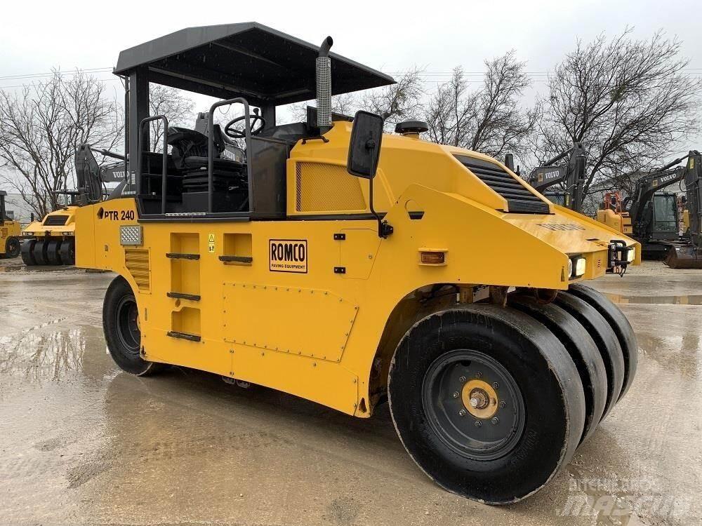 Volvo PTR240 膠輪滾壓機