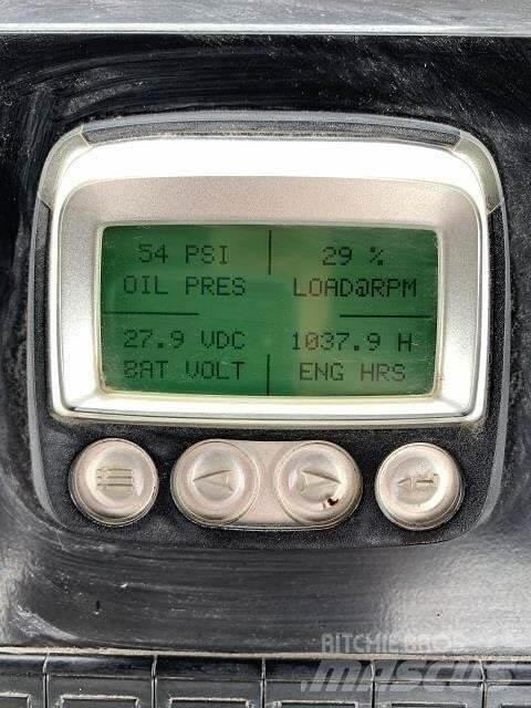 Volvo PTR240 膠輪滾壓機