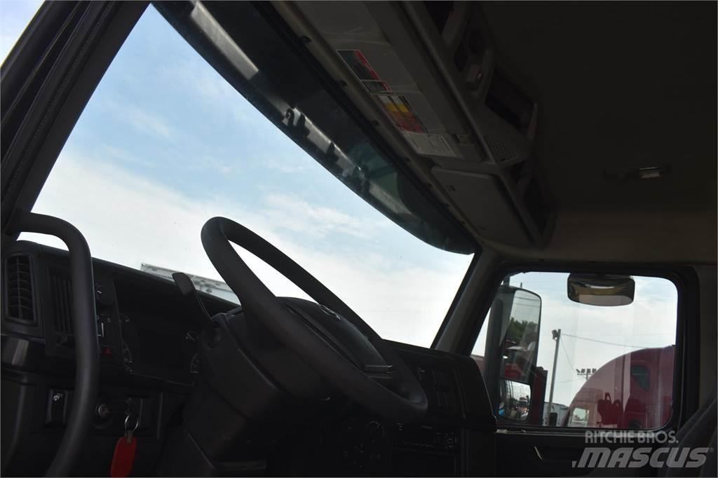 Volvo VHD104F300 傾卸式卡車