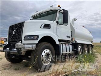 Volvo VHD84B300 水車
