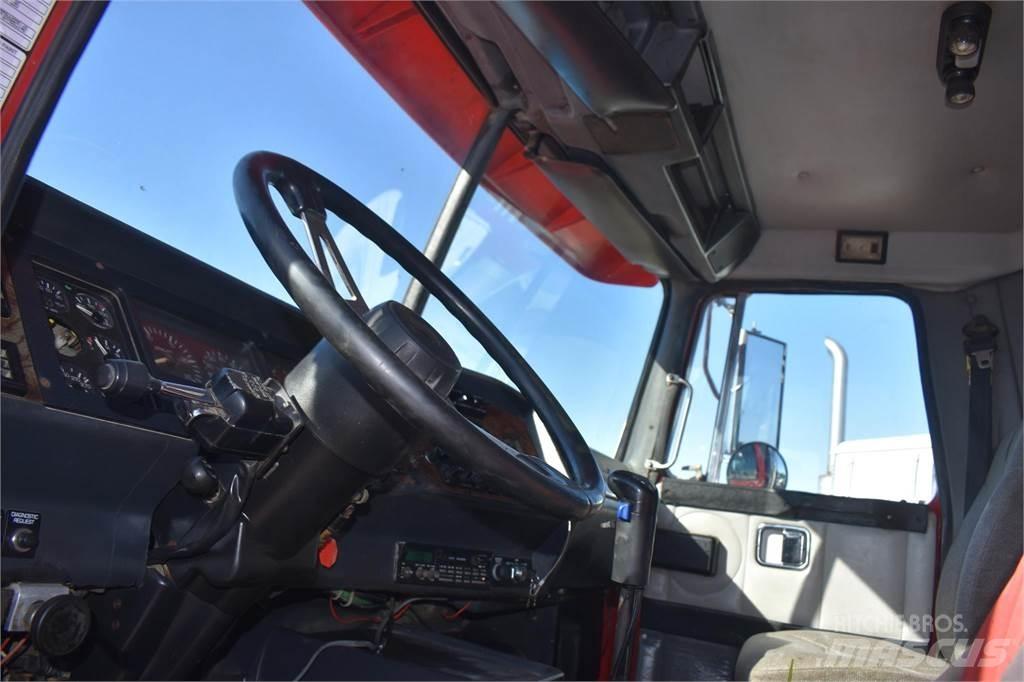 Volvo WG64T 傾卸式卡車
