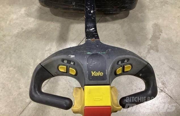Yale MPB040E 手拉式油壓拖板車