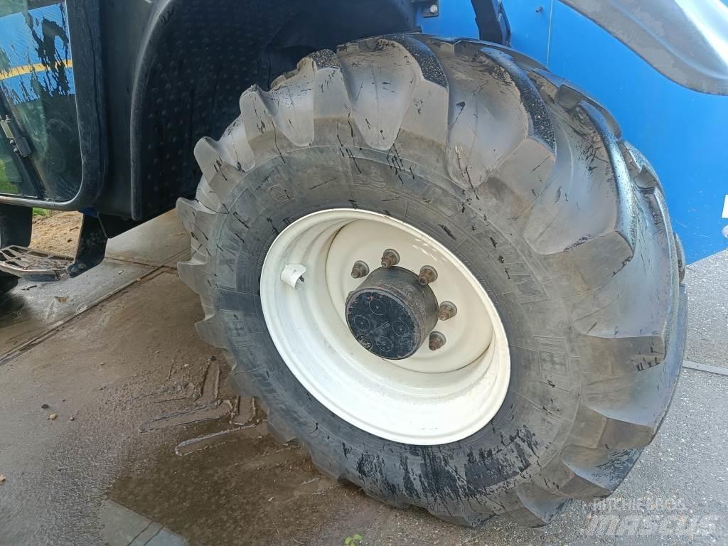 New Holland LM7.35 農業用伸縮臂裝載機