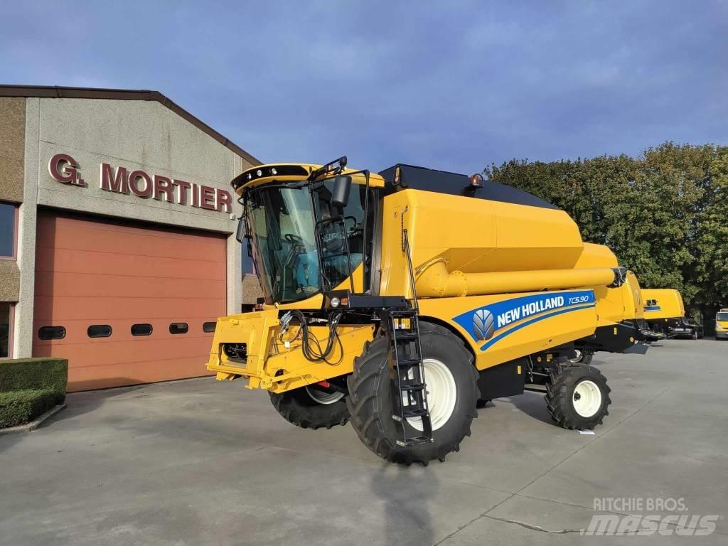 New Holland TC 5.90 聯合收穫機