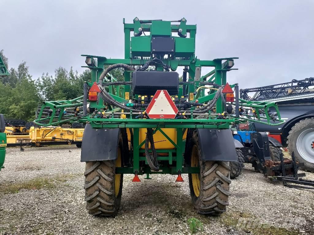 John Deere 740 i 牽引式噴霧機