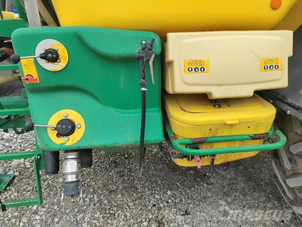 John Deere 740 i 牽引式噴霧機