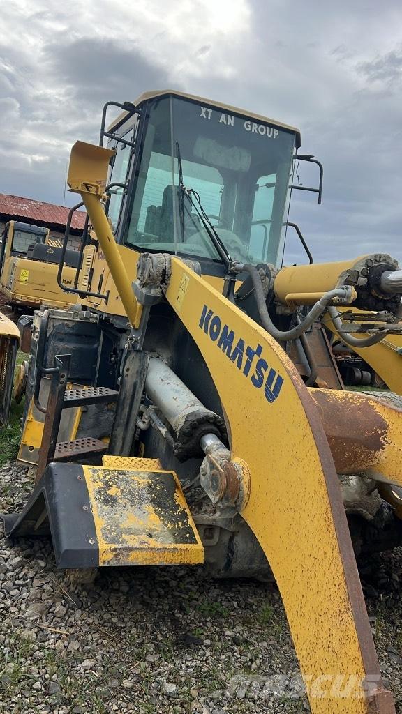 Komatsu WA 470-5H 駕駛室與內部