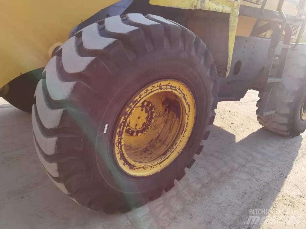 Komatsu WA 320-3 輪胎式裝載機