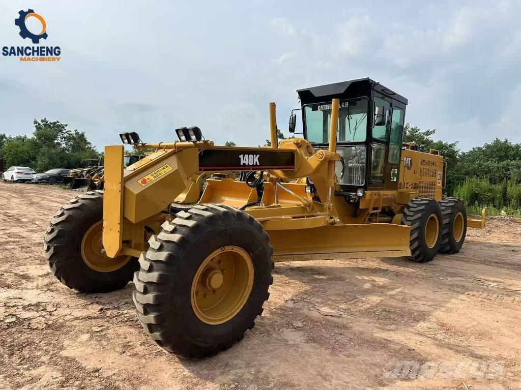 CAT 140 K 平土機
