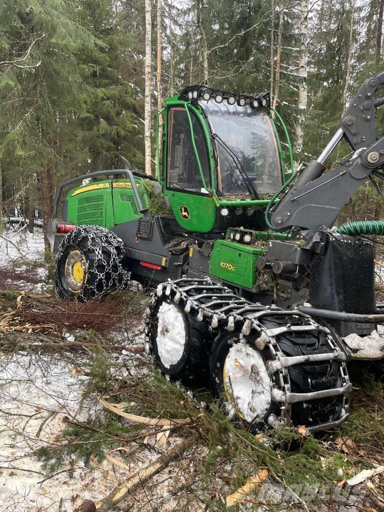 John Deere 1070 G 收穫機