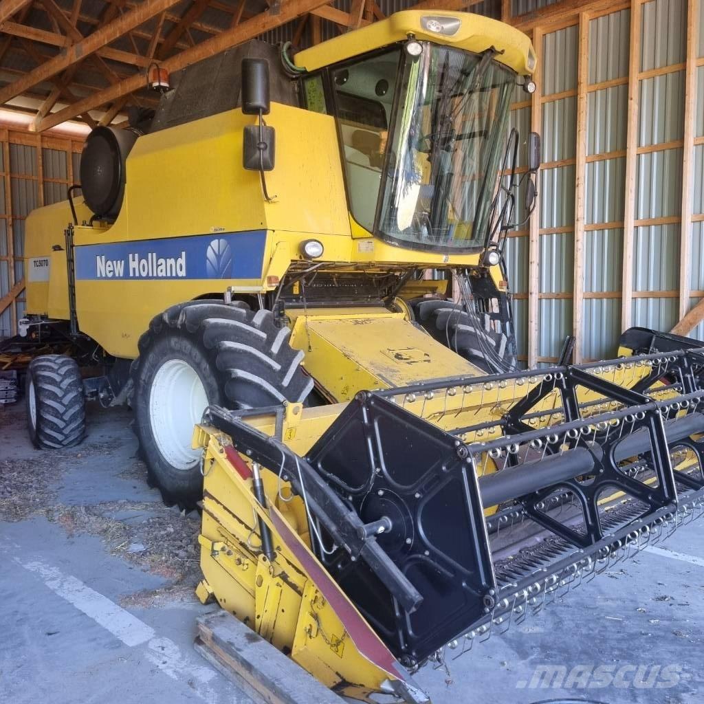 New Holland TC 5070 聯合收穫機