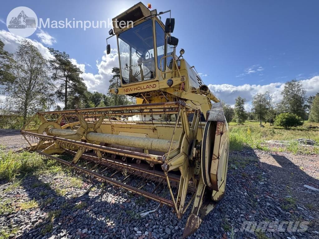 New Holland 1530 聯合收穫機