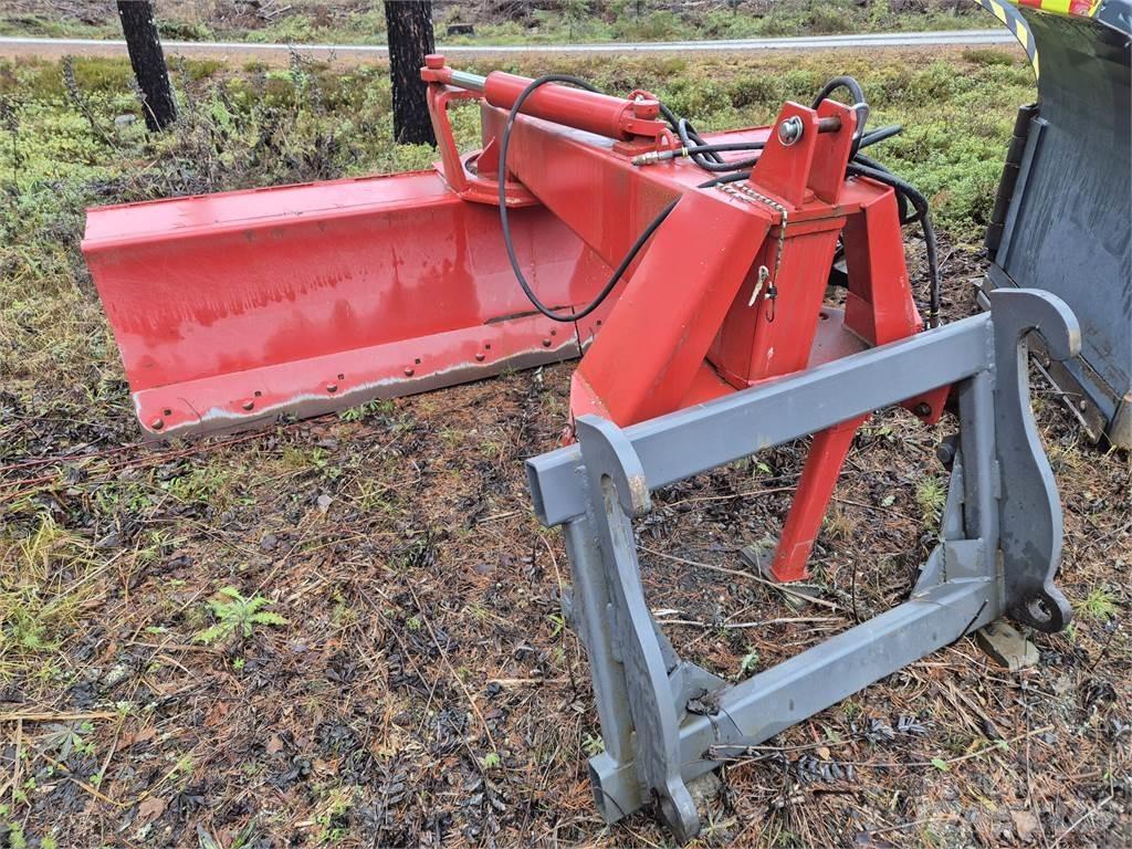 Traktorin takalana 刮路機