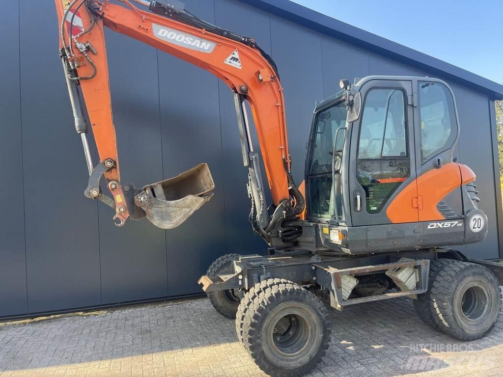 Doosan DX57W 旋轉式挖土機/掘鑿機/挖掘機