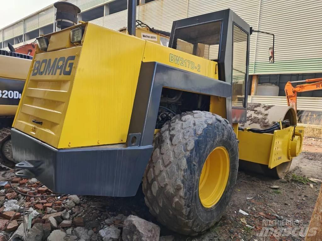 Bomag BW 217 單輪滾壓機
