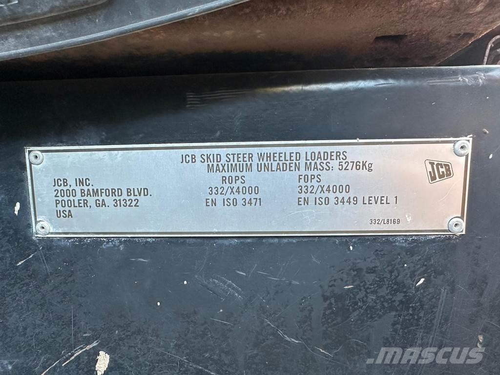 JCB 225 小型裝載機