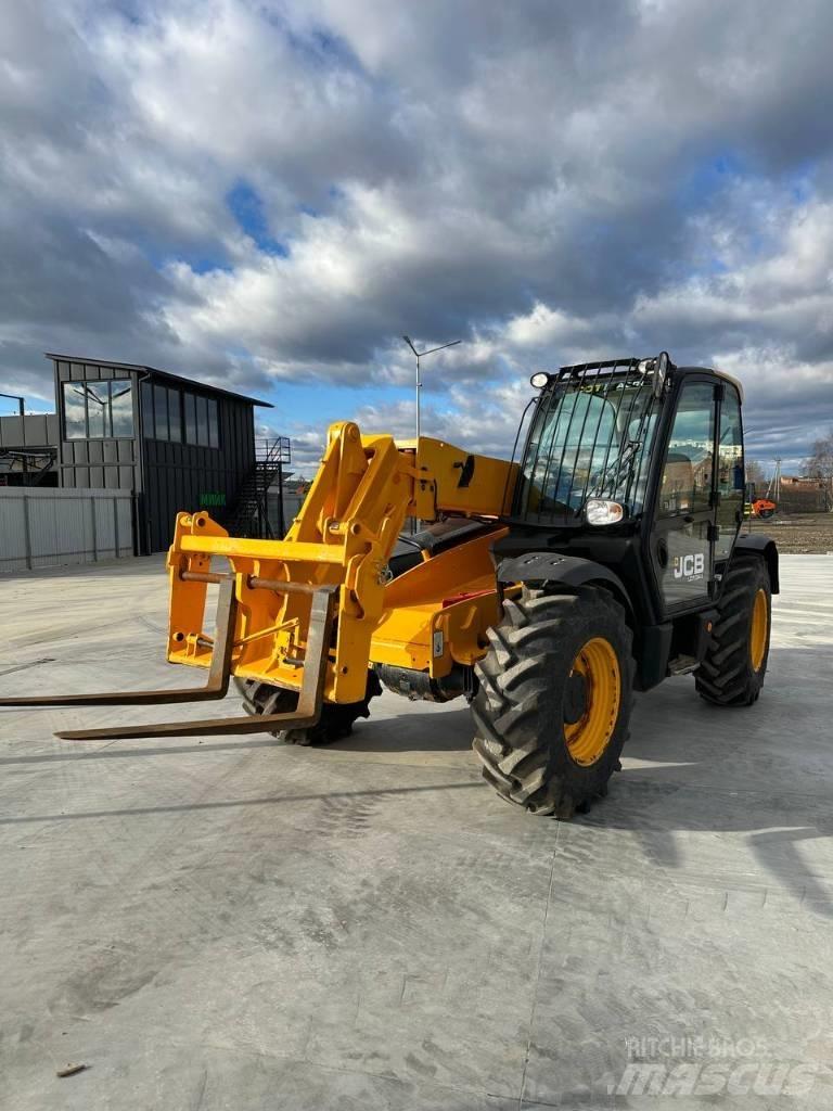 JCB 531-70 伸縮臂操作車