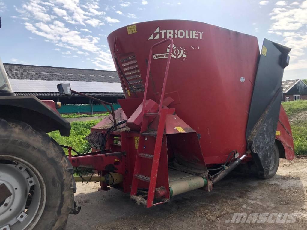 Trioliet VF-12 動物進料機