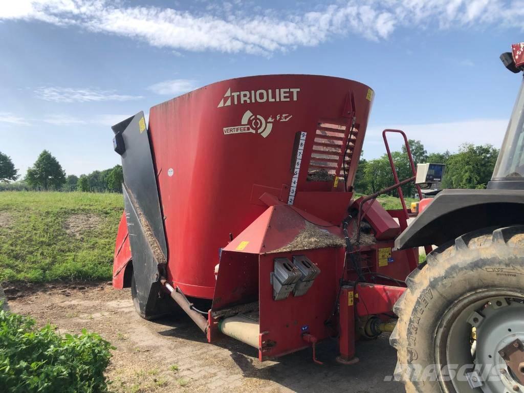 Trioliet VF-12 動物進料機