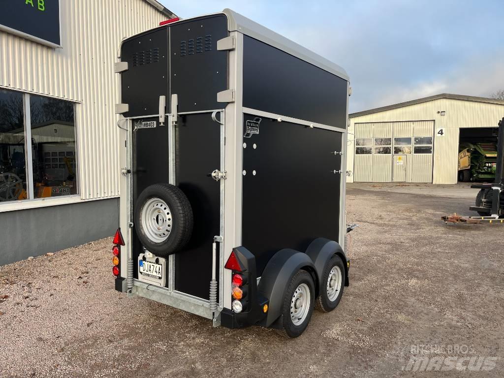 Ifor Williams HB 403 動物運輸半拖車