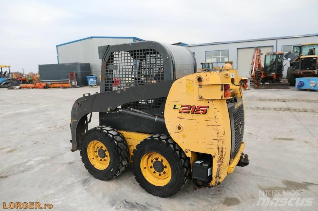 New Holland L 215 滑移轉向裝載機