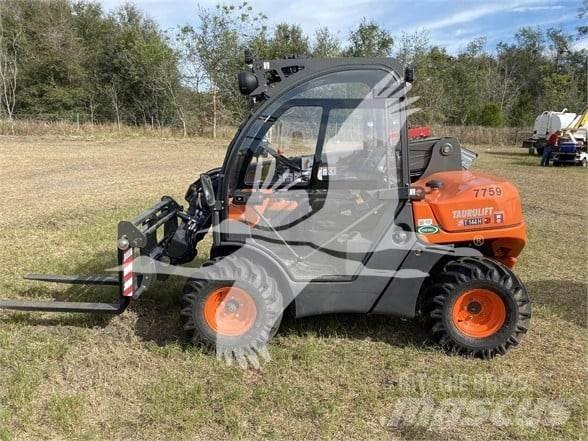 Ausa T144H 伸縮臂操作車