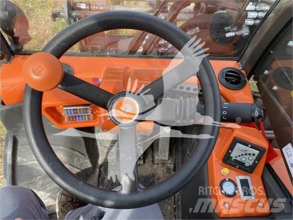 Ausa T144H 伸縮臂操作車