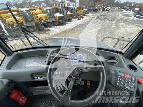 Bell B30E 鉸接式起吊車