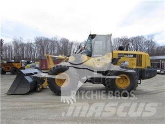 Komatsu WA320 輪胎式裝載機