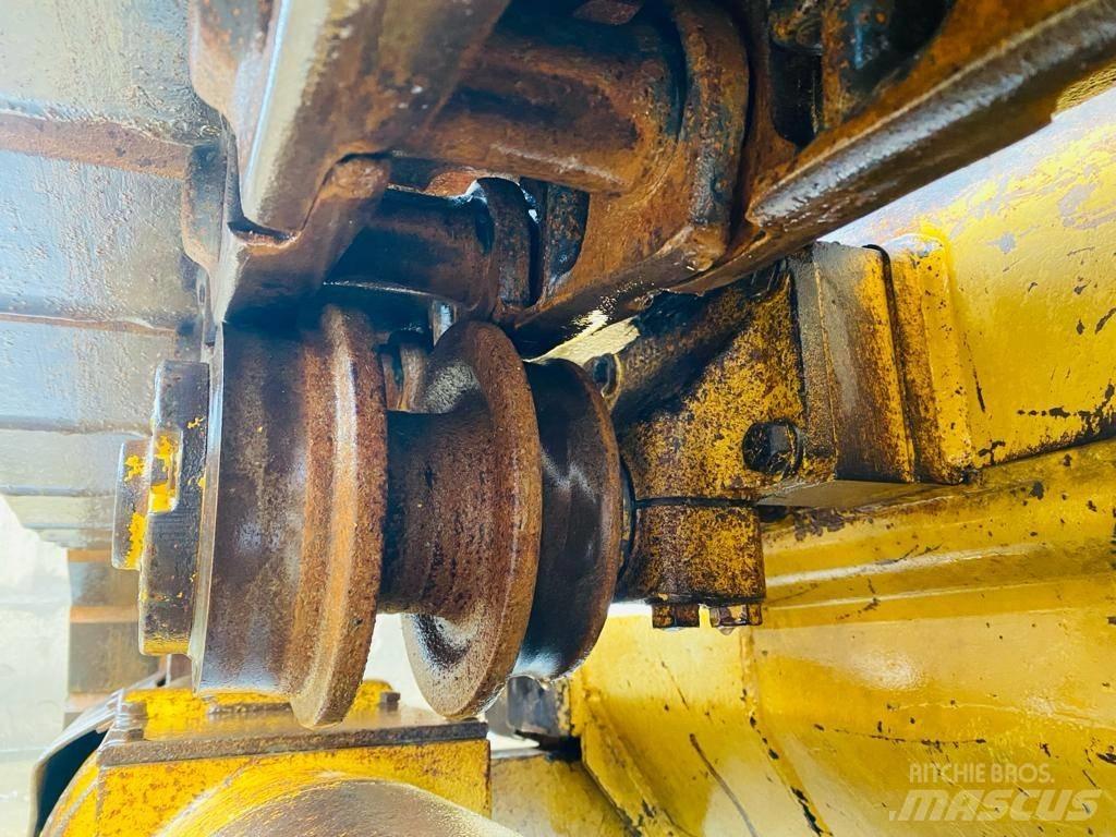 CAT 953 推土機