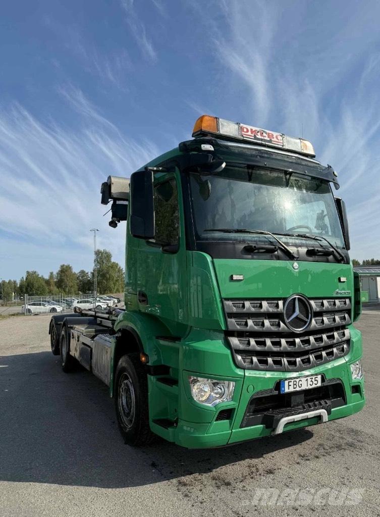 Mercedes-Benz Actros 吊鉤式起重車