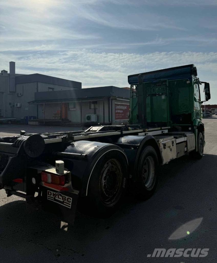 Mercedes-Benz Actros 吊鉤式起重車