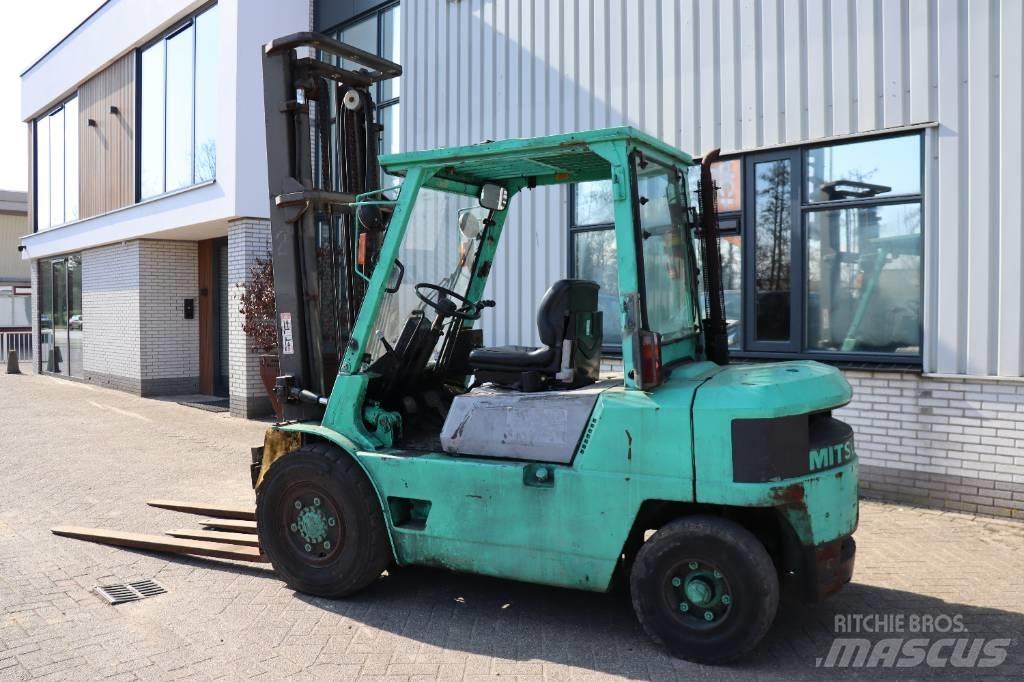 Mitsubishi FD 35 柴油卡車