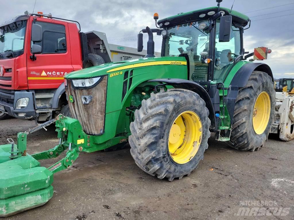 John Deere 8320 R 曳引機
