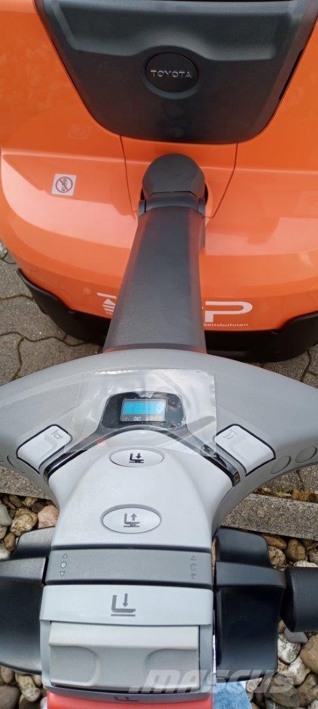 Toyota SWE120L 自走式堆積機