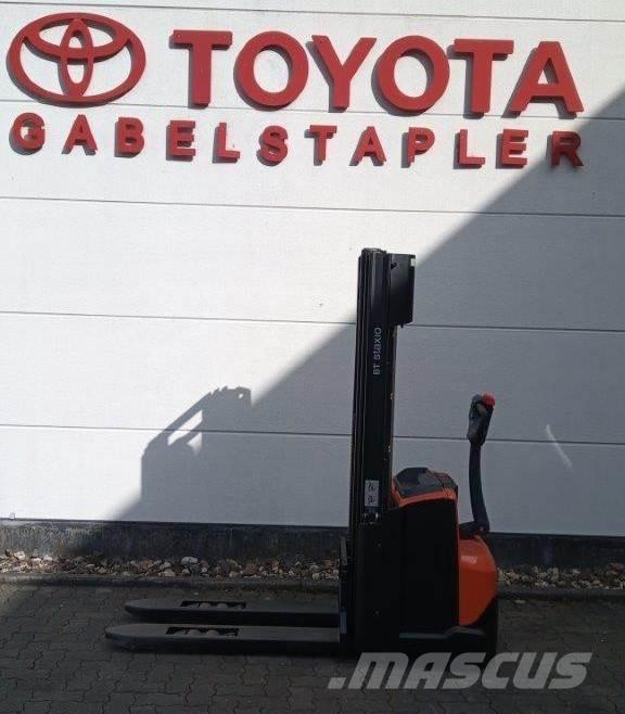 Toyota SWE120L 行走控制式堆積機