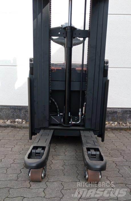 Toyota SWE120L 行走控制式堆積機