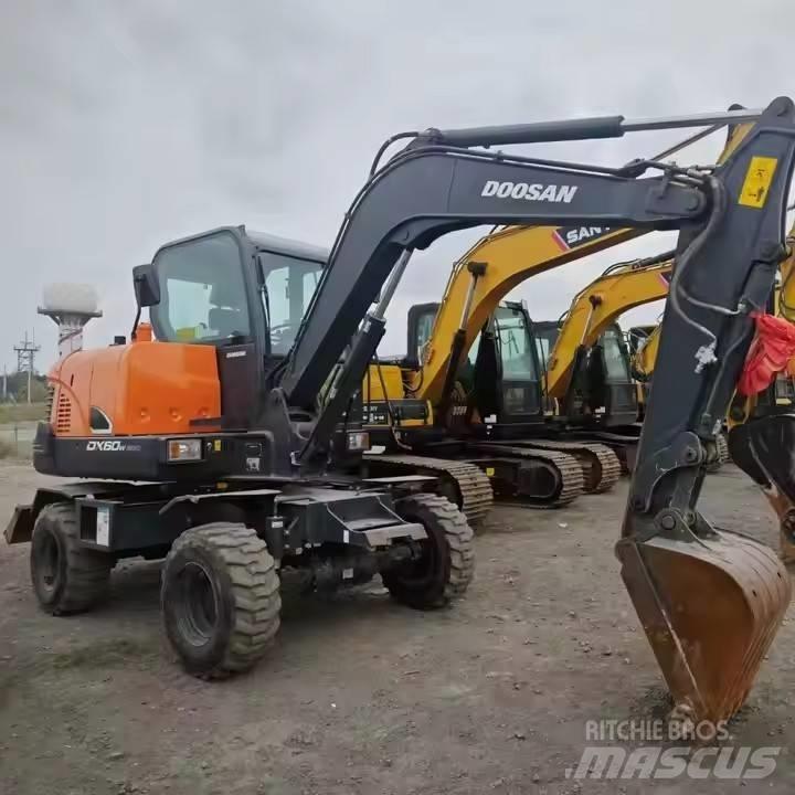 Doosan DX 60W 旋轉式挖土機/掘鑿機/挖掘機