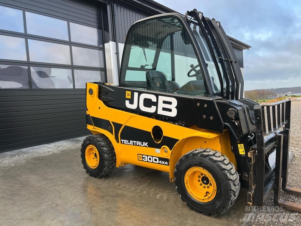 JCB TLT 30 D 伸縮臂操作車