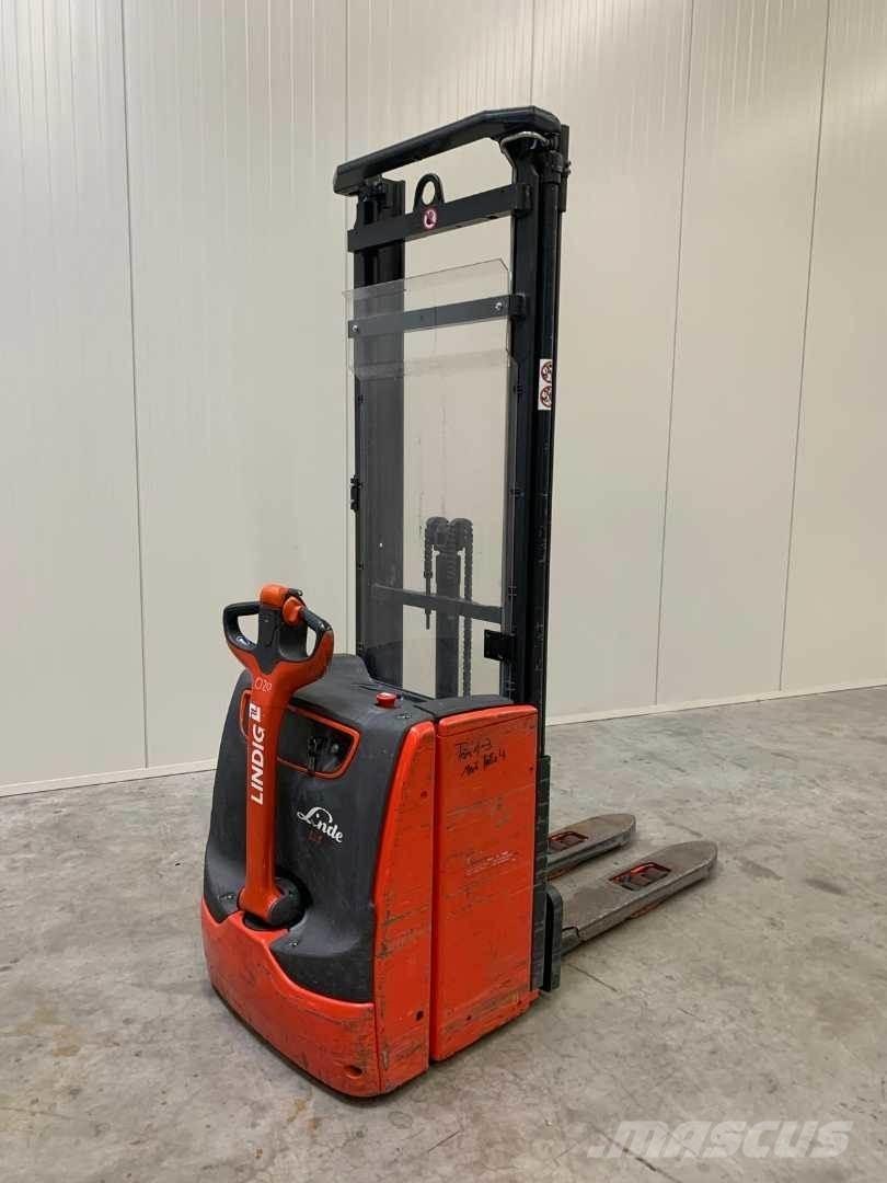 Linde L16I 自走式堆積機
