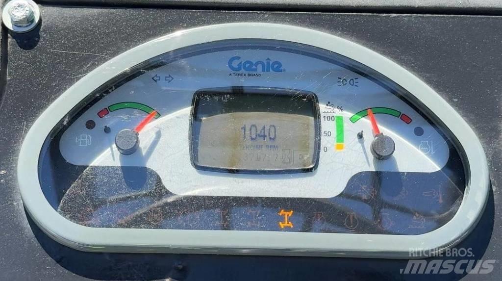 Genie GTH 1056 伸縮臂操作車
