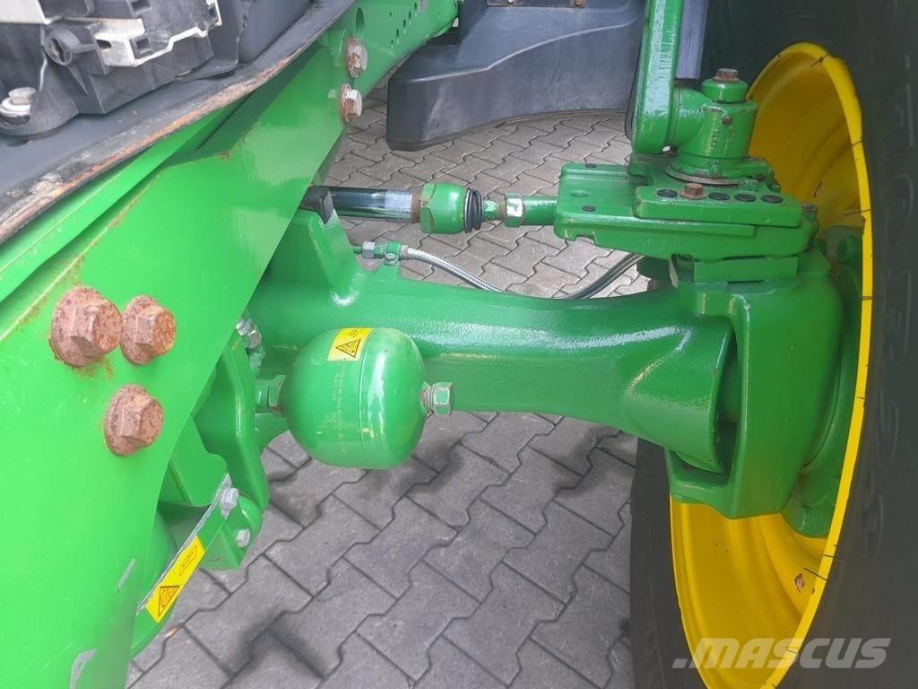 John Deere 6215R 曳引機