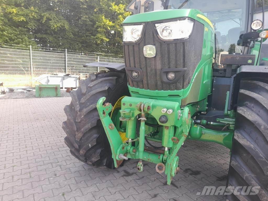 John Deere 6215R 曳引機