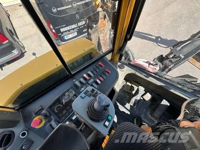 Huddig 1260B City 反鏟裝載機