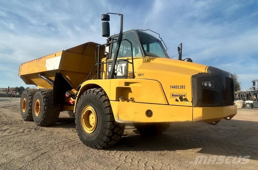 CAT 740B 鉸接式起吊車