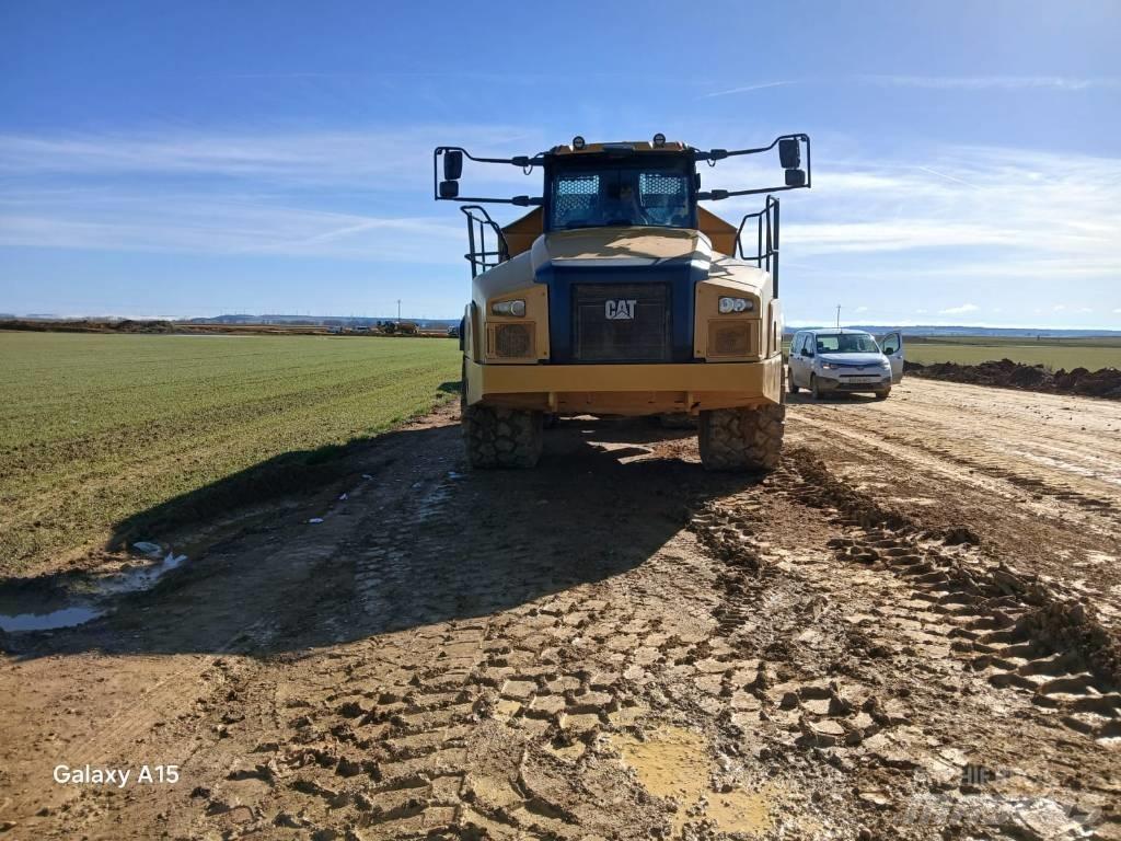 CAT 745 鉸接式起吊車
