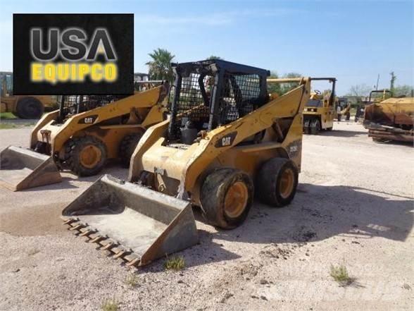 CAT 252B3 滑移轉向裝載機
