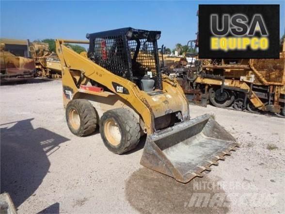 CAT 252B3 滑移轉向裝載機