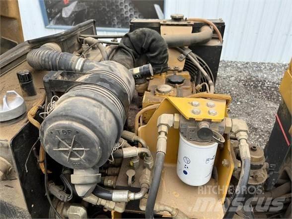 CAT CB-224E 單輪滾壓機