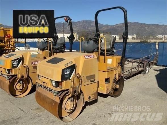 CAT CB22 單輪滾壓機